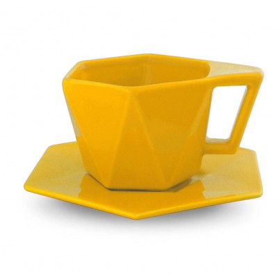 Nestandartinio dizaino puodelis su šešiakampe lėkštute
